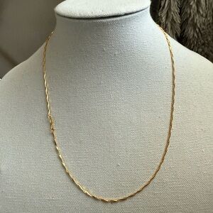 Elegant Gold Chain Necklace